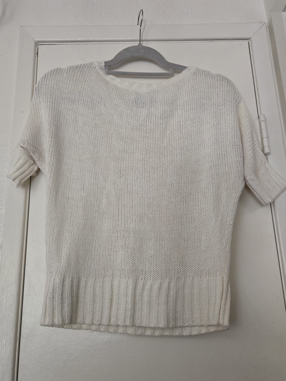2B Bebe Cream Short Sleeve Cropped Sweater with Gold Stud Trim - Picture 4 of 5